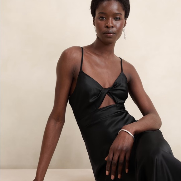 TWILL CUTOUT MAXI DRESS - Picture 2 of 4